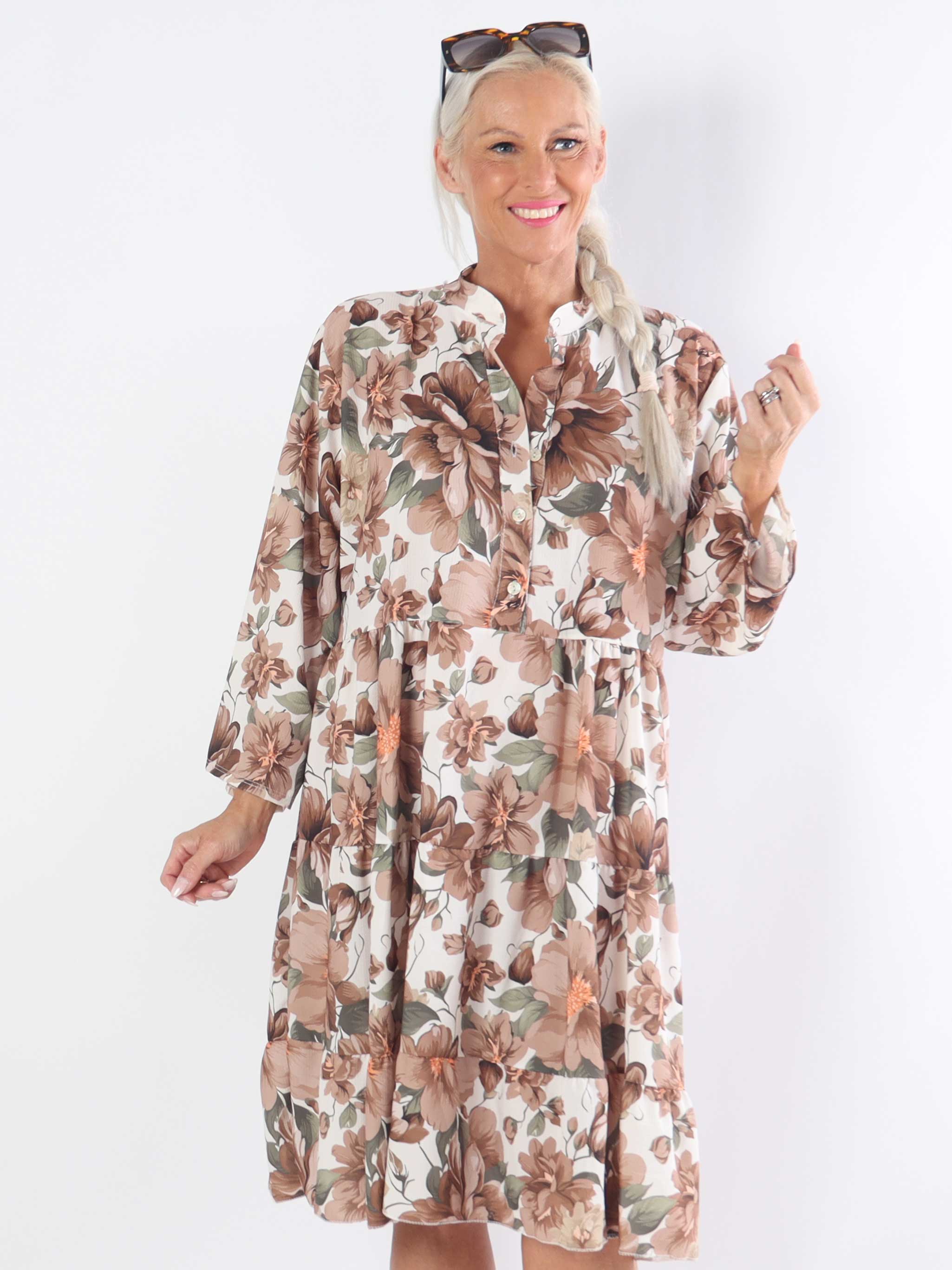 Flower Dress - Söt blommig plus size-klänning med lager-på-lager-look